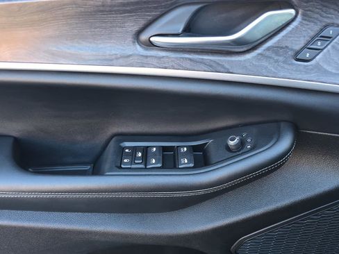 Used 2024 Jeep Grand Cherokee L Limited w/ Luxury Tech Group II image 14