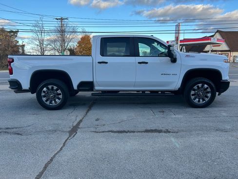 Used 2024 Chevrolet Silverado 2500 Custom w/ Custom Value Package image 8