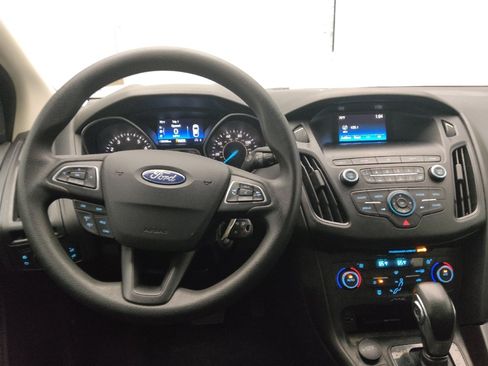 Used 2018 Ford Focus SE w/ SE Appearance Package image 22