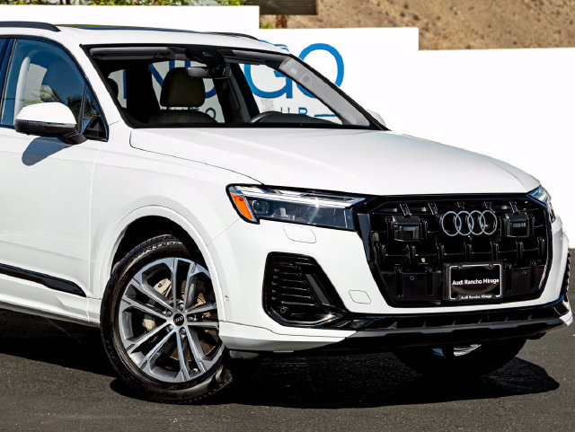 Used 2025 Audi Q7 2.0T Premium w/ Convenience Plus Package AWD/4WD image 5
