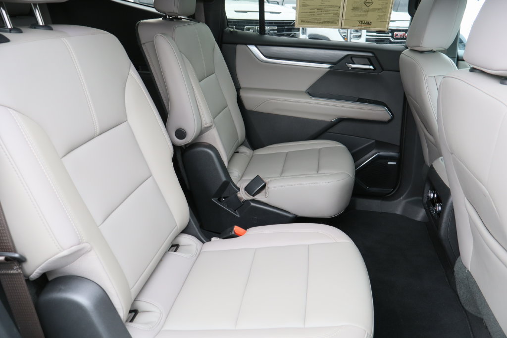Certified 2026 GMC Acadia Elevation w/ Elevation Premium Package FWD image 30