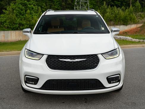 Used 2021 Chrysler Pacifica Pinnacle AWD/4WD image 2