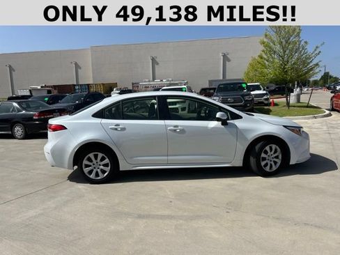Used 2024 Toyota Corolla LE FWD image 2