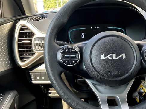 Used 2025 Kia Soul LX w/ LX Technology Package FWD image 23