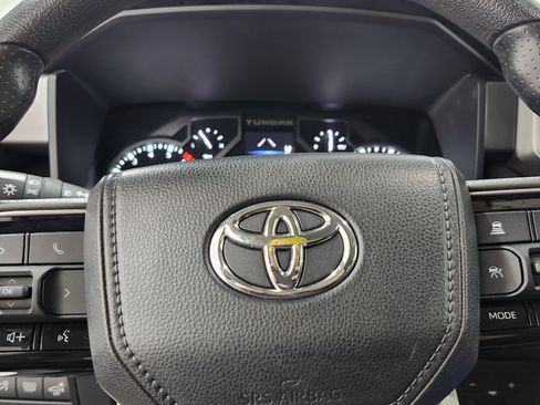 Used 2022 Toyota Tundra SR5 w/ SR5 Convenience Package image 18