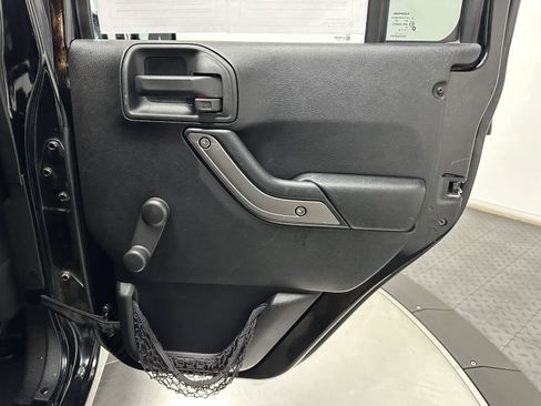 Used 2014 Jeep Wrangler Unlimited Sport w/ Connectivity Group AWD/4WD image 33