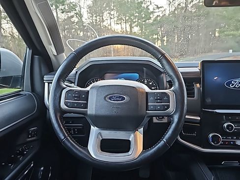 Used 2024 Ford Expedition Max XLT image 12