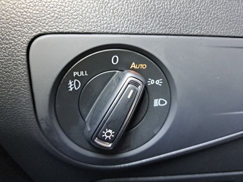 Used 2020 Volkswagen Tiguan SEL image 26