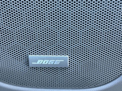 Used 2023 GMC Acadia SLT image 46