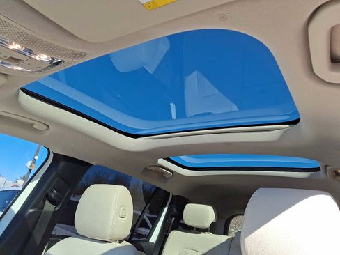 Used 2022 Mercedes-Benz GLB 250 4MATIC image 11