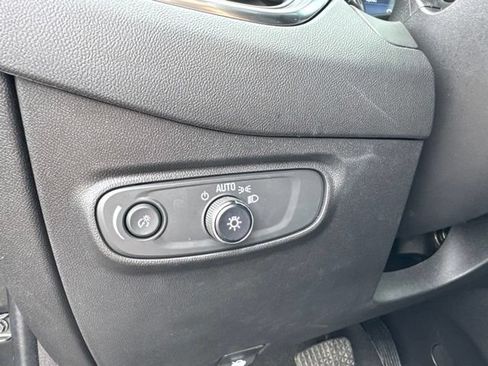 Used 2024 Chevrolet Equinox LT FWD image 17