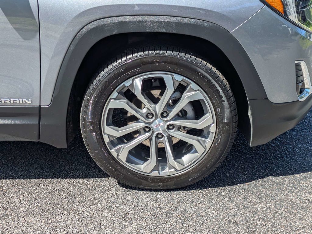 Certified 2024 Cadillac XT4 Luxury w/ Cold Weather Package FWD image 10