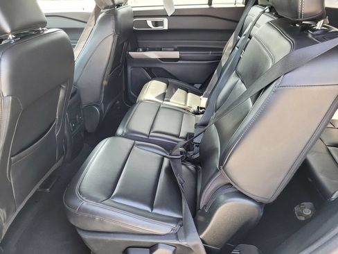 Used 2023 Ford Explorer XLT w/ Equipment Group 202A RWD image 11