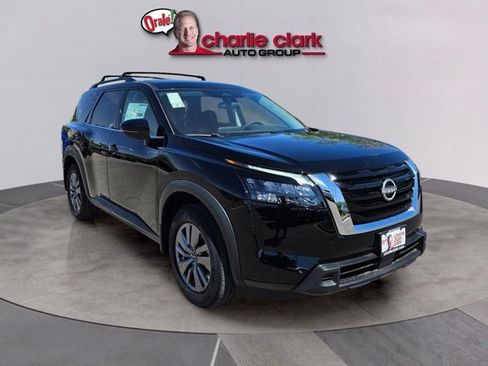 Certified 2025 Nissan Pathfinder SV FWD image 7