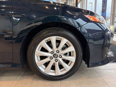 Used 2018 Toyota Camry L image 9