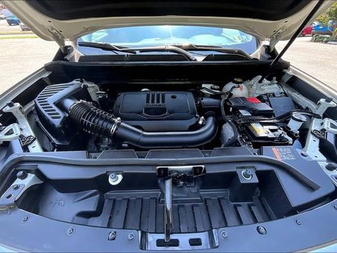 Certified 2023 GMC Acadia SLE image 9