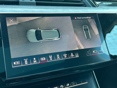 Used 2022 Audi e-tron Premium Plus w/ Premium Plus Package image 30