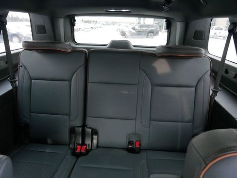 Used 2025 GMC Yukon XL AT4 image 12