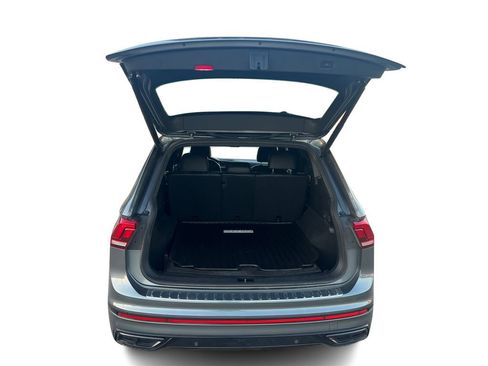 Used 2022 Volkswagen Tiguan SE R-Line image 14