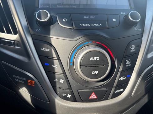 Used 2017 Hyundai Veloster Value Edition image 44