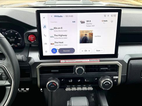 Used 2025 Toyota Tacoma TRD Sport image 7