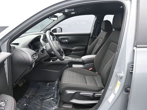 Certified 2025 Honda HR-V Sport image 32