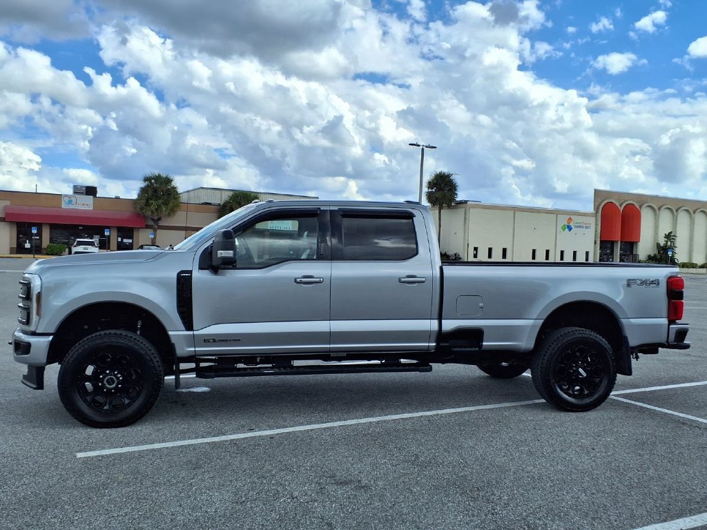 Used 2024 Ford F250 Lariat w/ Black Appearance Package AWD/4WD image 4