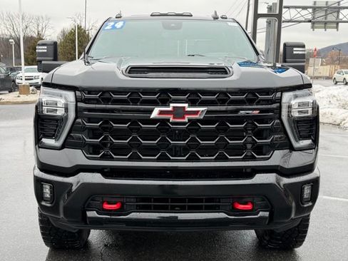 Used 2024 Chevrolet Silverado 2500 ZR2 w/ Technology Package AWD/4WD image 12