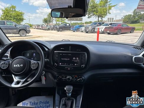 Used 2024 Kia Soul LX w/ Option Group 015 FWD image 2