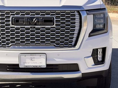 Used 2021 GMC Yukon Denali w/ Denali Premium Package image 11