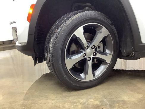 Used 2023 Jeep Grand Cherokee L Limited image 30