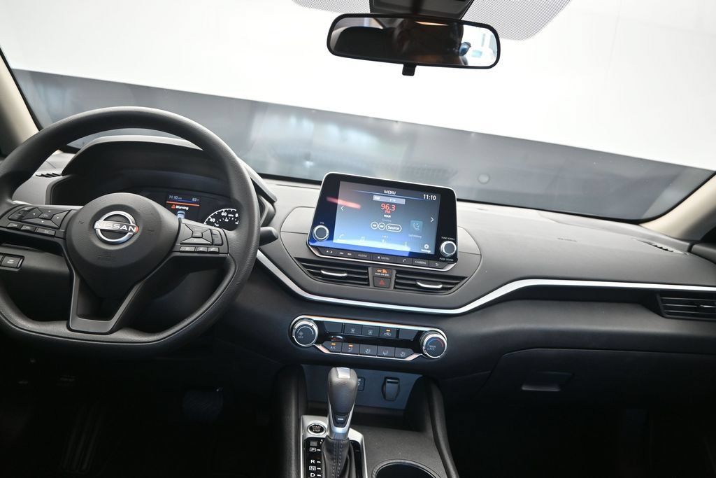 Used 2025 Nissan Altima 2.5 S FWD image 19