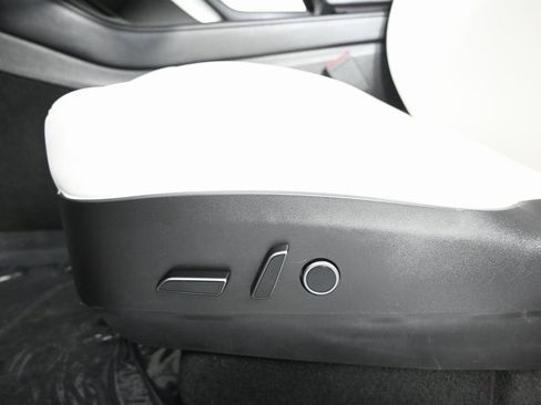 Used 2022 Tesla Model Y Performance image 22