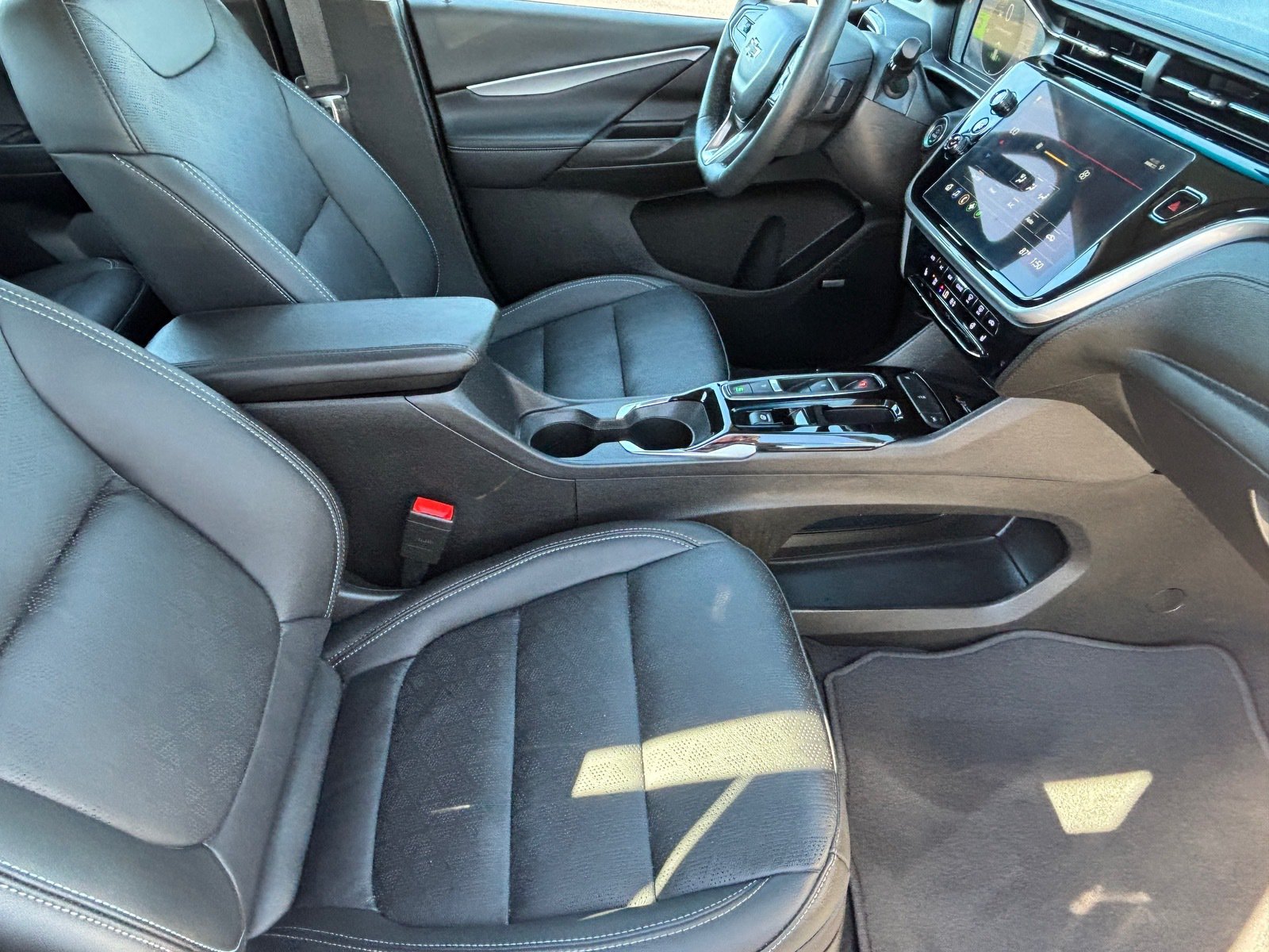Used 2023 Chevrolet Bolt LT w/ Infotainment Package FWD image 31