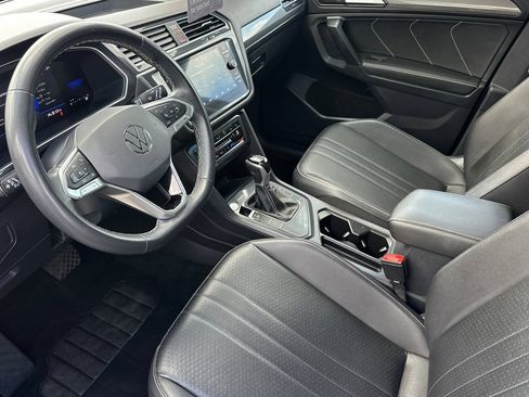 Certified 2024 Volkswagen Tiguan SE FWD image 10