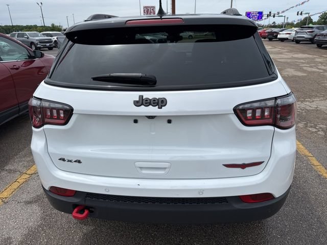 Used 2025 Jeep Compass Trailhawk AWD/4WD image 12