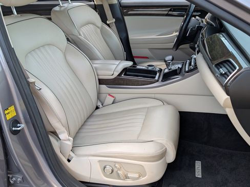 Used 2018 Genesis G90 3.3T Premium RWD image 20
