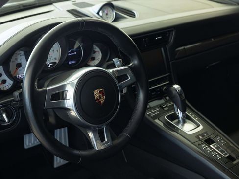 Used 2014 Porsche 911 Turbo S image 10