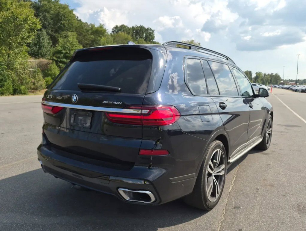 Used 2021 BMW X7 xDrive40i w/ M Sport Package AWD/4WD image 2