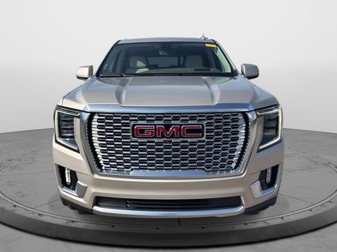 Used 2021 GMC Yukon XL Denali w/ Denali Premium Package image 2