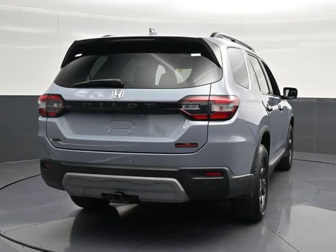 Used 2023 Honda Pilot TrailSport image 2