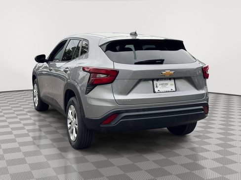 Used 2024 Chevrolet Trax LS w/ Driver Confidence Package FWD image 6