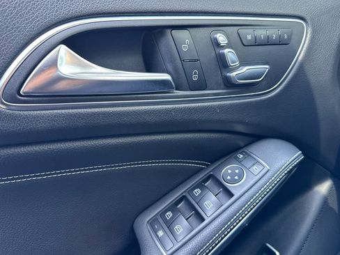 Used 2019 Mercedes-Benz GLA 250 image 11