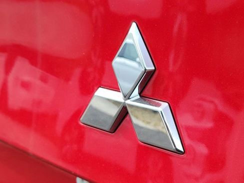 New 2026 Mitsubishi Outlander SE image 9