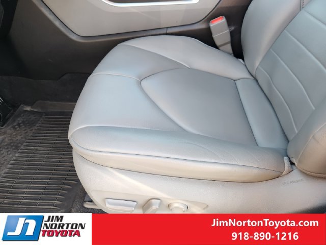 Used 2021 Toyota Highlander XLE FWD image 24