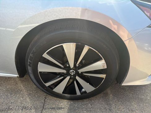 Used 2021 Nissan Altima 2.5 SV FWD image 4