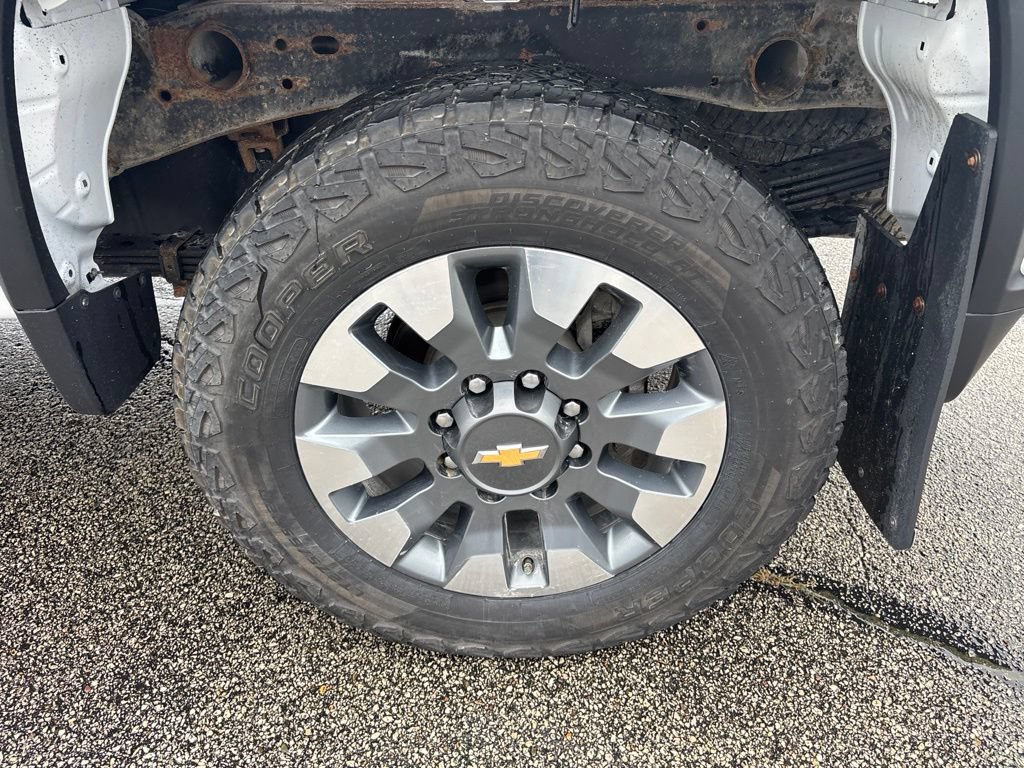Used 2023 Chevrolet Silverado 2500 Custom w/ Custom Convenience Package AWD/4WD image 15