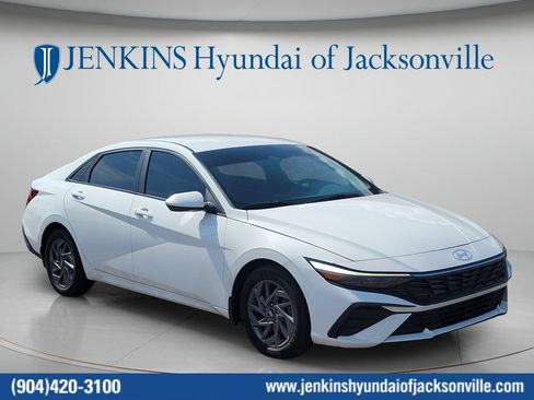 Used 2024 Hyundai Elantra SEL FWD image 1