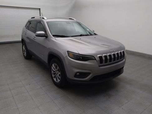 Used 2019 Jeep Cherokee Latitude Plus w/ Cold Weather Group AWD/4WD image 13
