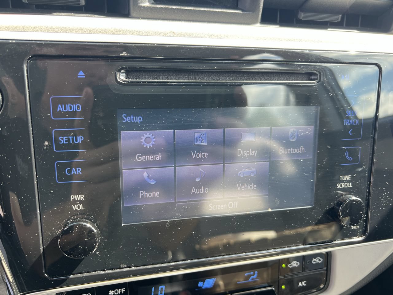 Used 2018 Toyota Corolla LE FWD image 24